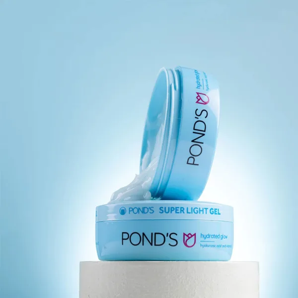 POND'S Super Light Gel 50ml Hydrated Glow With Hyaluronic Acid & Vitamin E - Image 2