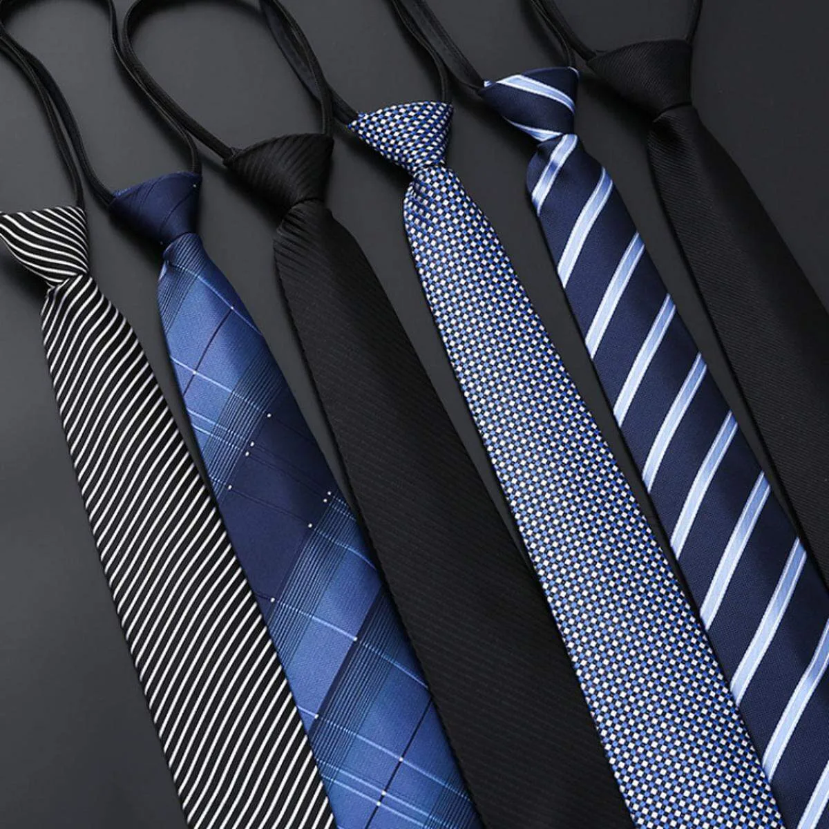 0edb314dfc7a16c31ab62ce52a846f3b.jpg Men's zipper neck tie pre-tied blue and black stripe