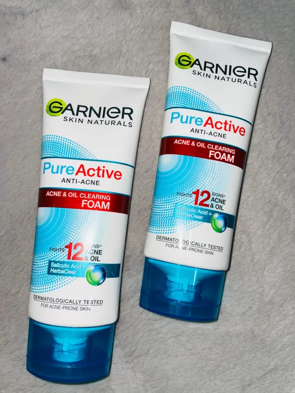 Garnier Pure Active clearing foam packaging detail