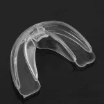 Invisible tooth retainer with groove design reaching rear molars