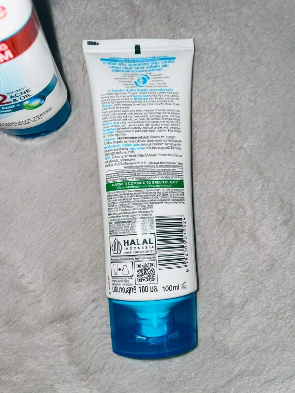 Salicylic acid clearing foam for oily and acne-prone skin, unisex