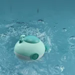 Floating submarine bath toy for babies and toddlers