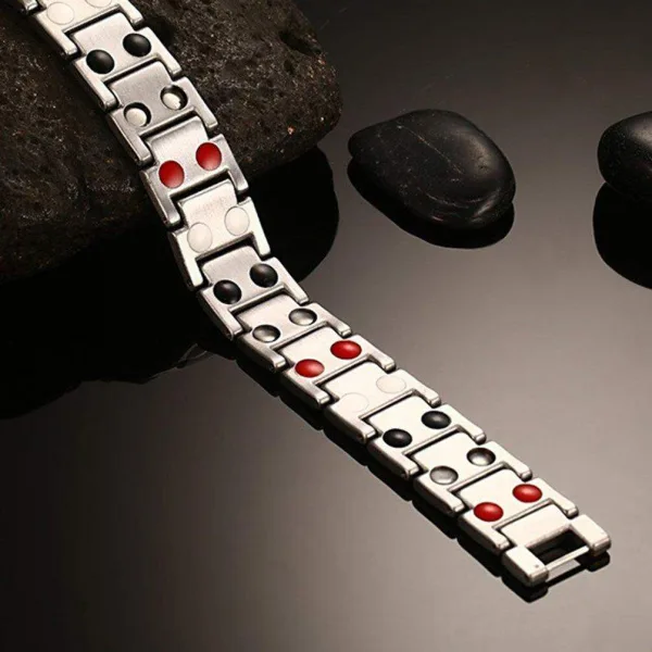 Mens and womens stainless steel bracelet with magnetic clasp
