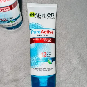 Garnier Pure Active anti-acne white oil clearing foam 100ml tube