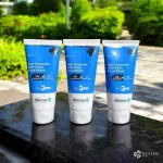 The Derma Co anti-acne cleanser texture and packaging detail