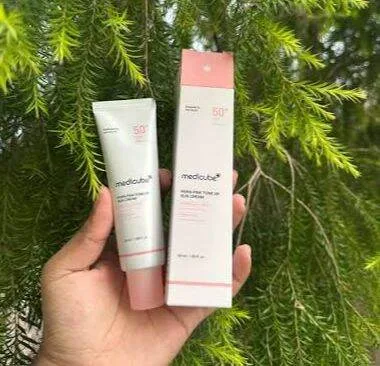 d8c4037b000004a3457449697dcd5b22.jpg medicube PDRN Pink Tone Up Sun Cream SPF50+ PA++++ 50ml